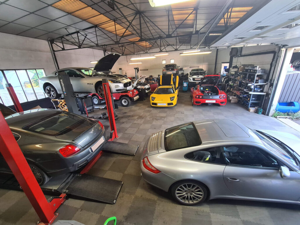 voiture dans garage Presti'Doin